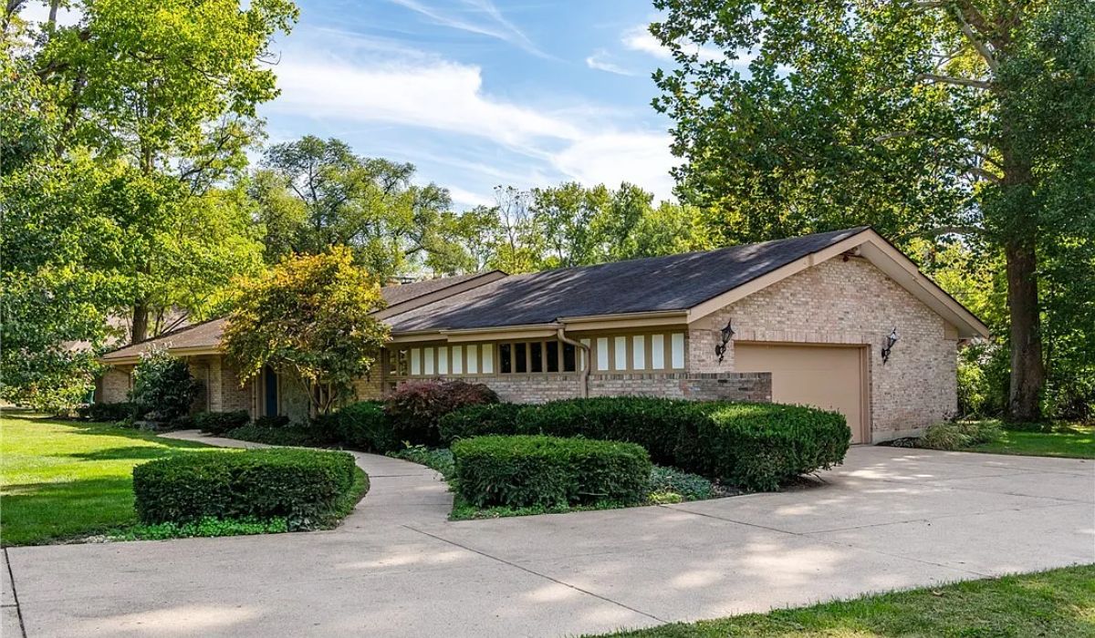 Sprawling Mid-Century Ranch