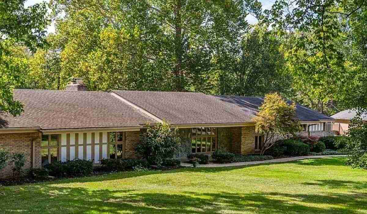 Sprawling Mid-Century Ranch